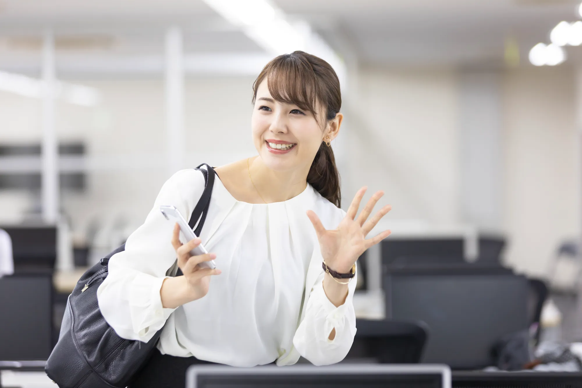 定時で帰れる仕事の特徴と事務職が選ばれる理由