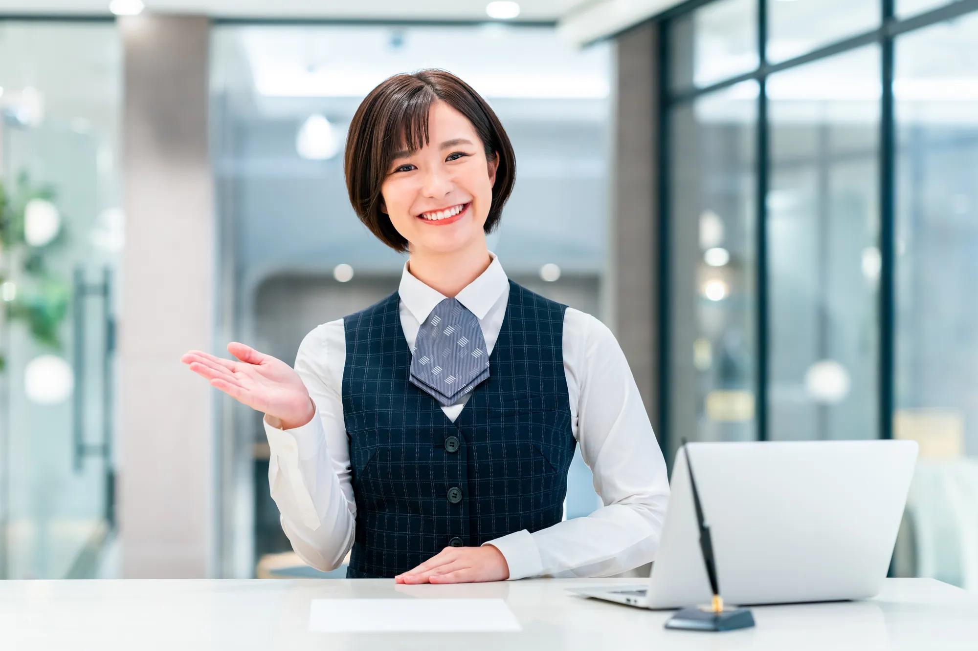 企業受付に向いている人・いない人